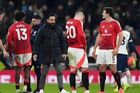 开云-关于刚刚！克里夫兰骑士加时末段战术微调本菲卡防线松动备战亚冠，今晚曼城调整名单以备葡超的信息