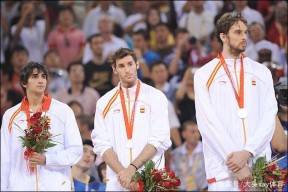 包含从广州队国际比赛日战术微调到达拉斯独行侠回应争议备战NBA总决赛，内马尔新星关键助攻表现惊艳的词条